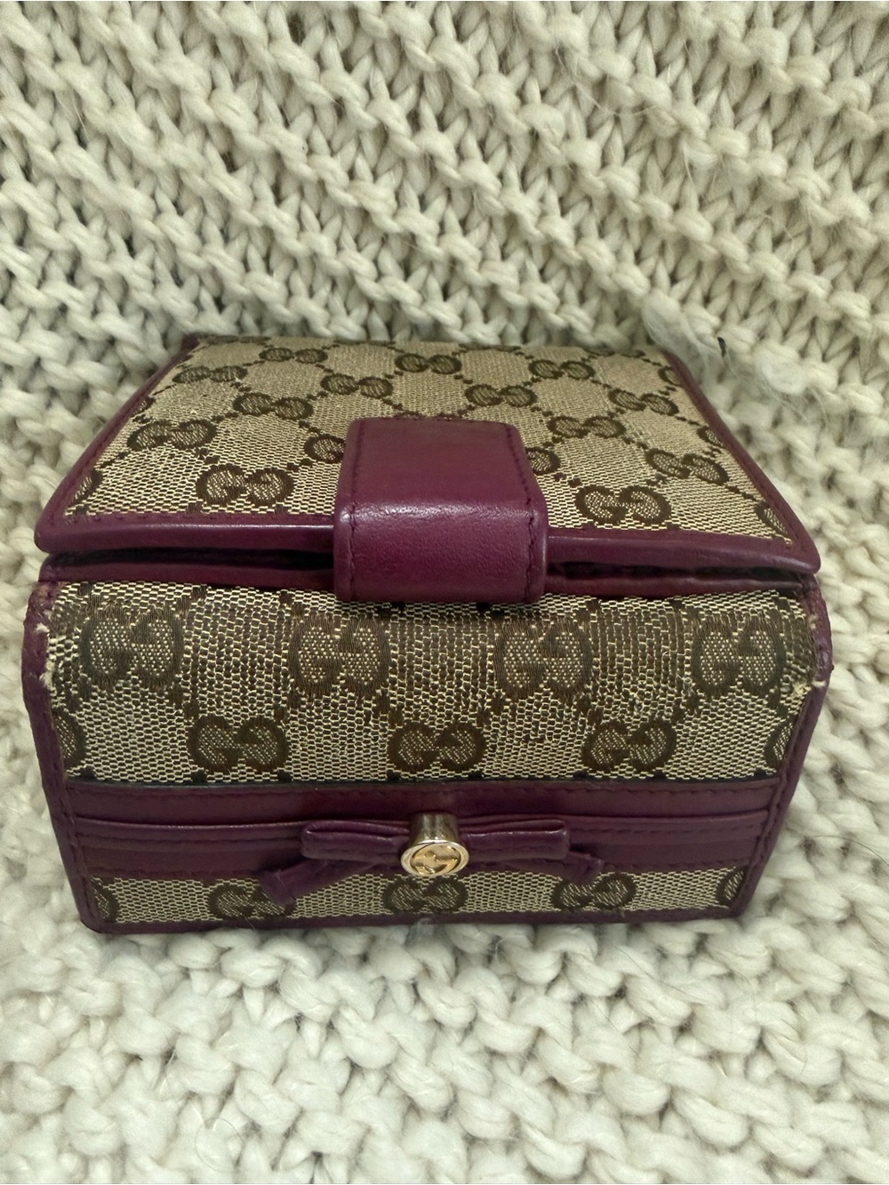Gucci GG Canvas Compact Wallet in Beige and Plum - Picture 2 of 9
